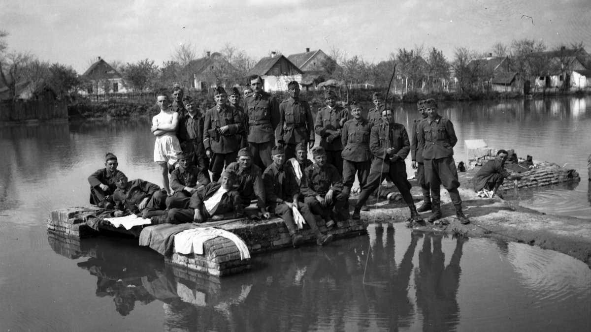 a felvétel a 3. magyar hadsereg délvidéki hadművelete idején készült._Fortepan  Kókány Jenő_fortepan_107642.jpg